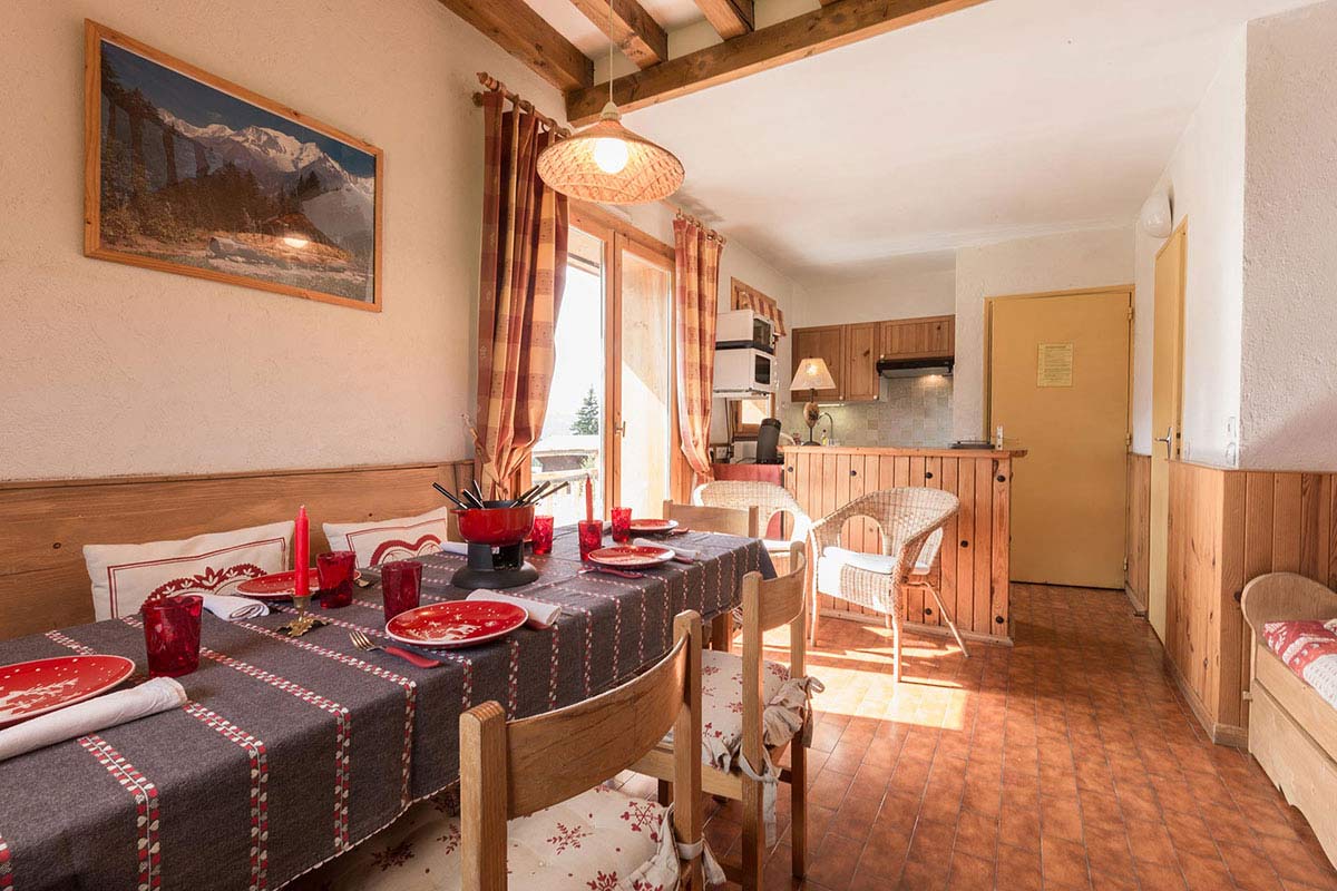 la salle à manger et la cuisine