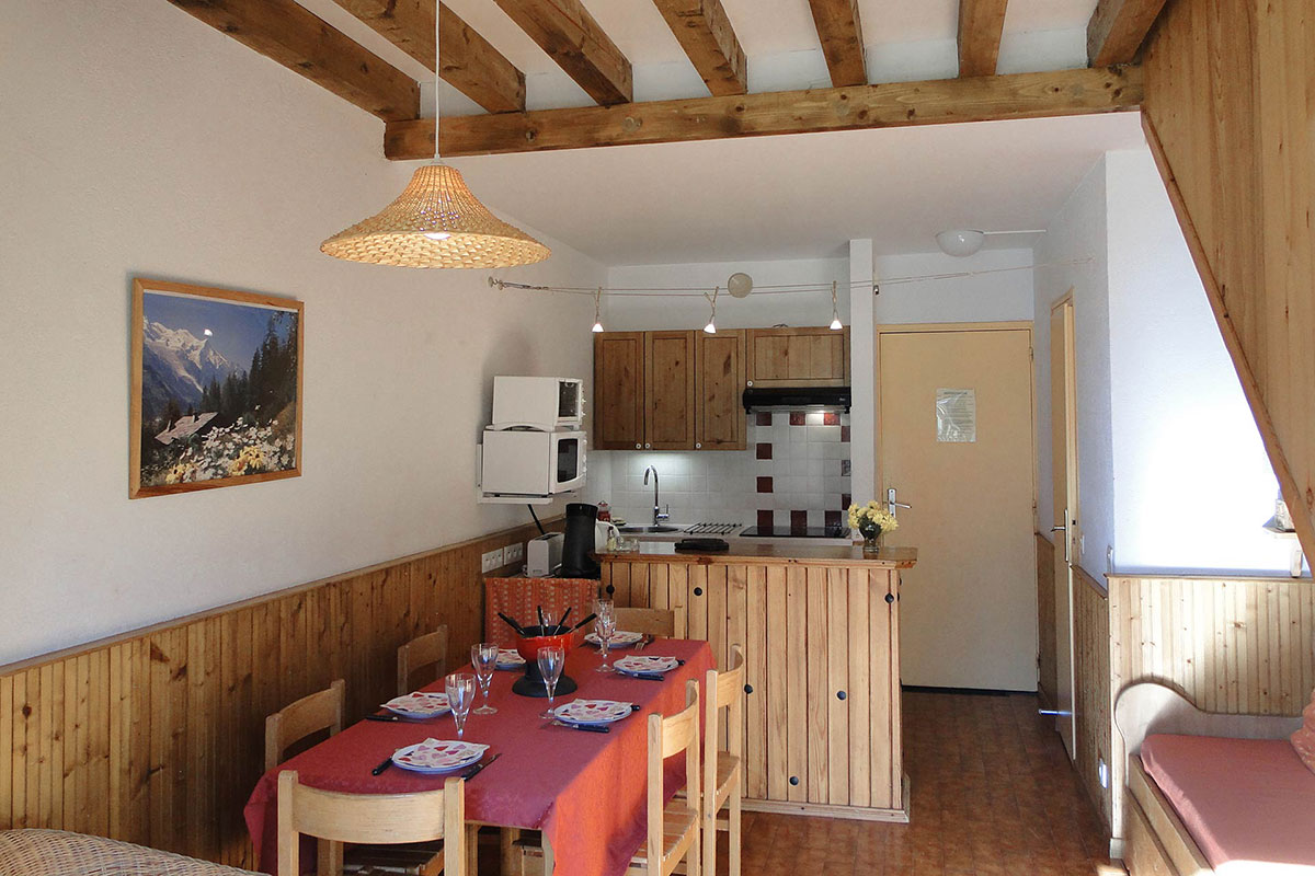 le coin repas et la cuisine