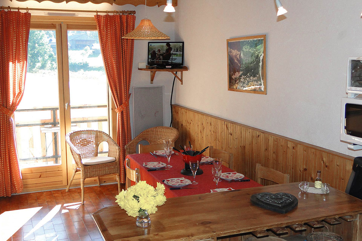 le coin repas et la cuisine